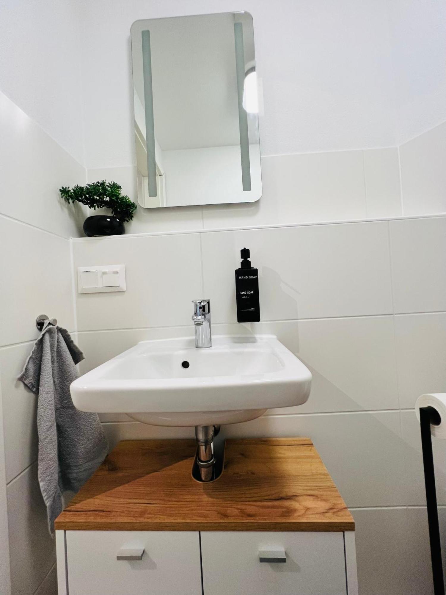 Moderne Wohnung Naehe Hbf-Lift-Tiefgarage-Contactless Check-In Hannover Exterior photo